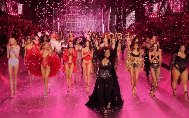 Latinas Dominate Victoria's Secret Fashion Show 2025