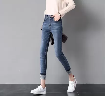 Expert Tips for Selecting the Perfect Jeans Fit After 50